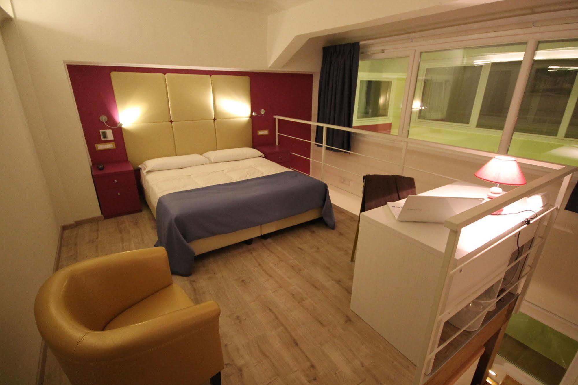 Tango Hotel Рим Екстериор снимка